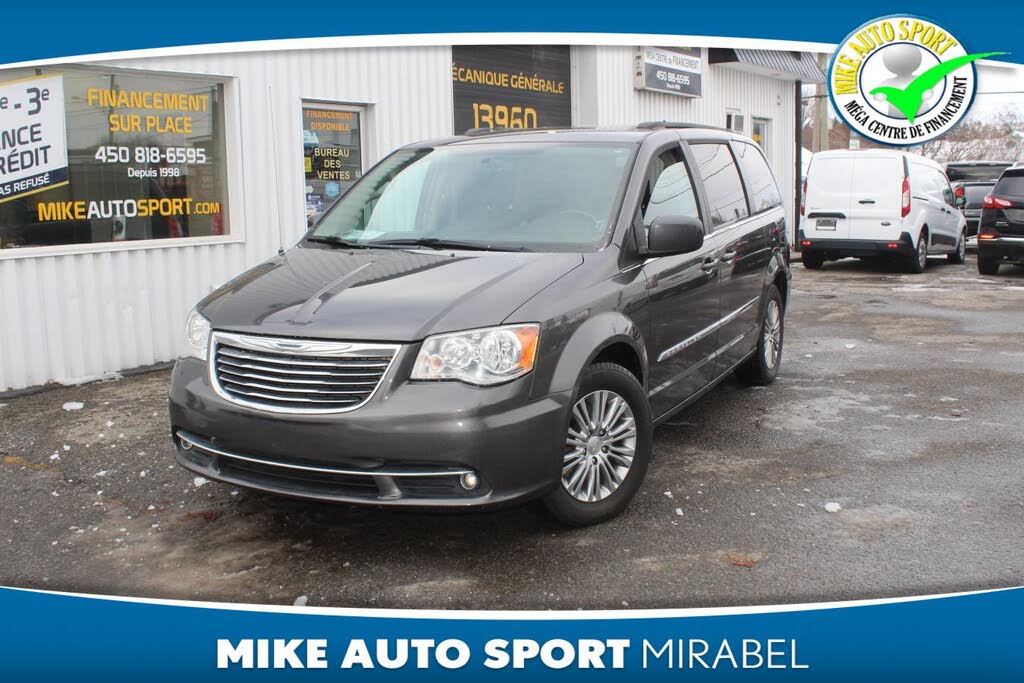 2016 Chrysler Town & Country Touring-L FWD
