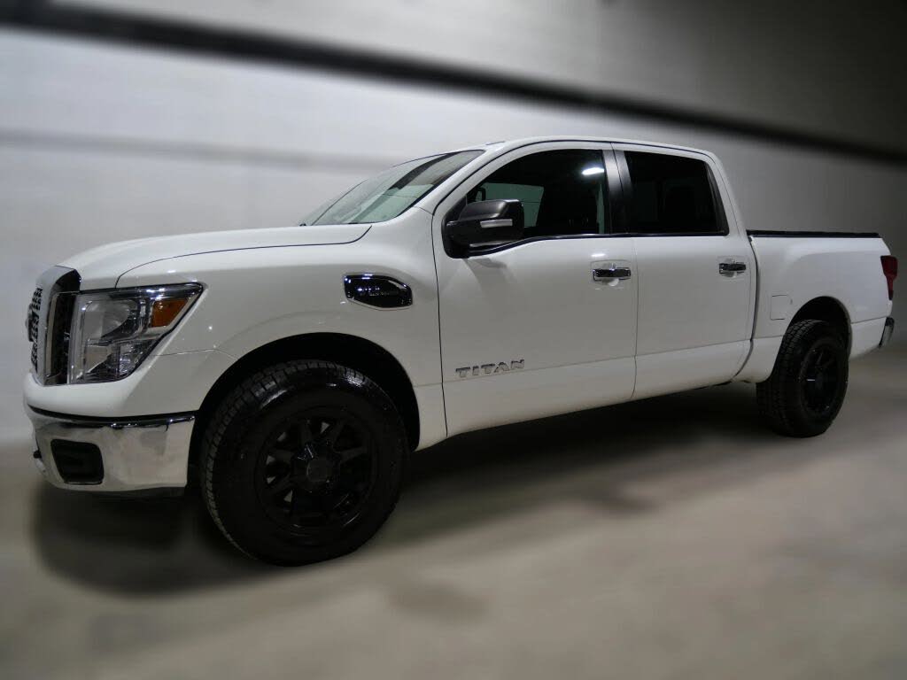 2017 Nissan Titan SV Crew Cab 4WD
