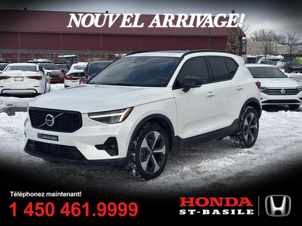 2023 Volvo XC40 B5 Plus Dark Theme AWD