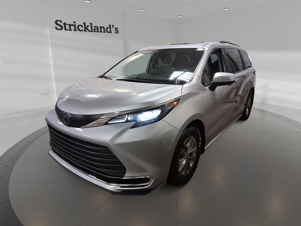 2024 Toyota Sienna XLE 8-Passenger FWD