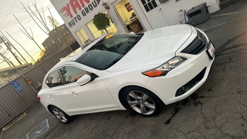 2014 Acura ILX 2.0L FWD with Premium Package