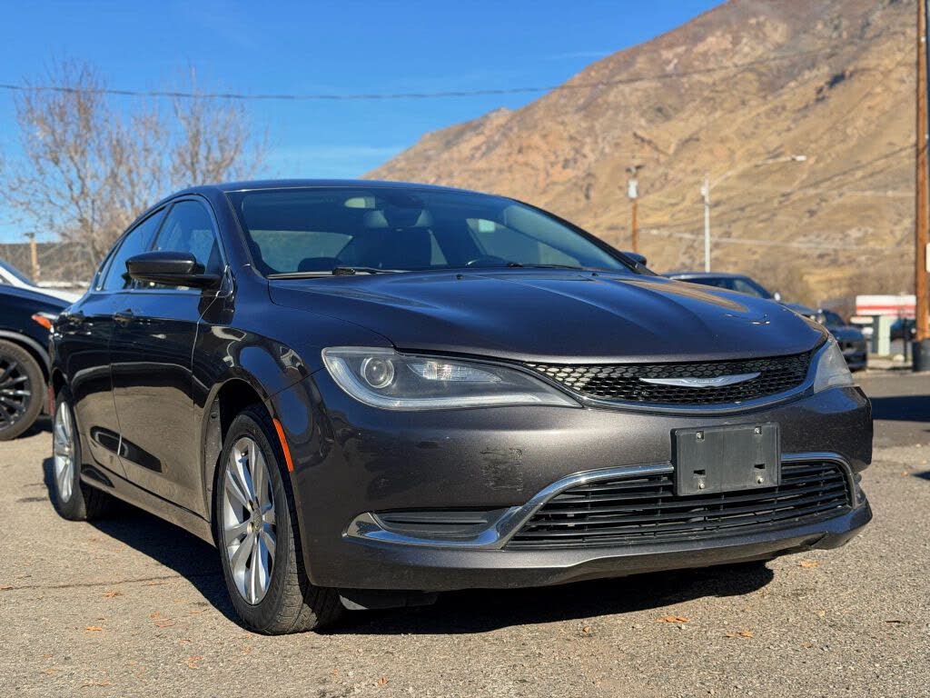 2015 Chrysler 200 Limited Sedan FWD