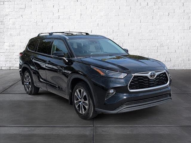 2022 Toyota Highlander XLE FWD