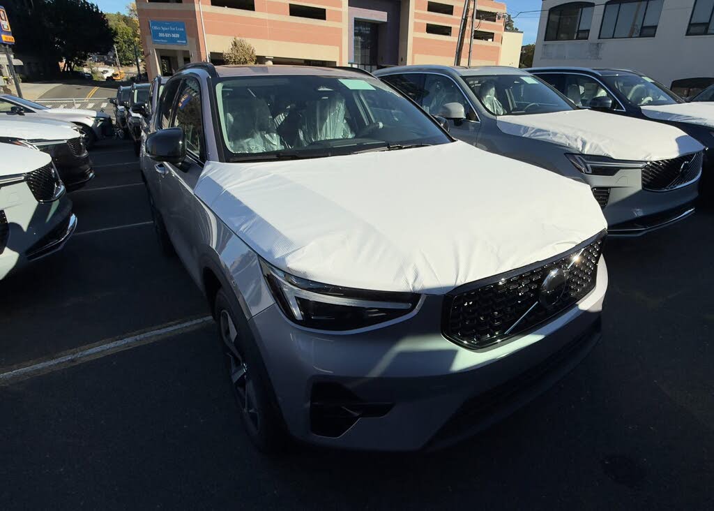 2026 Volvo XC40 B5 Plus AWD