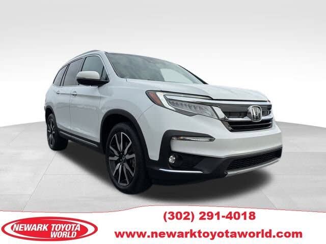 2020 Honda Pilot Touring AWD with Rear Captain's Chairs