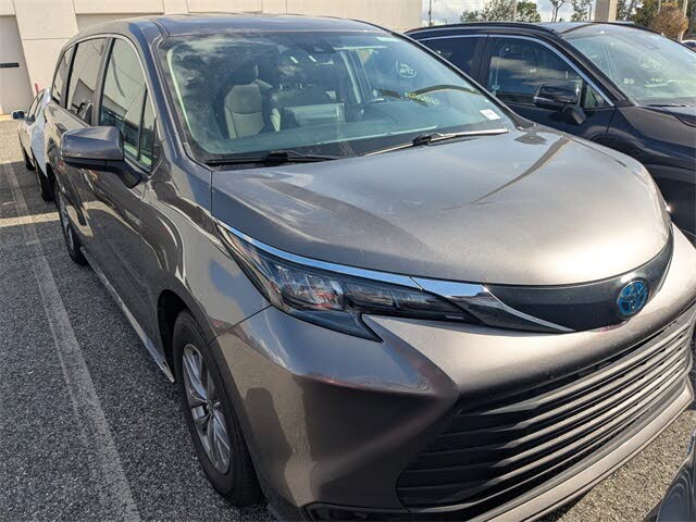 2024 Toyota Sienna LE 8-Passenger FWD