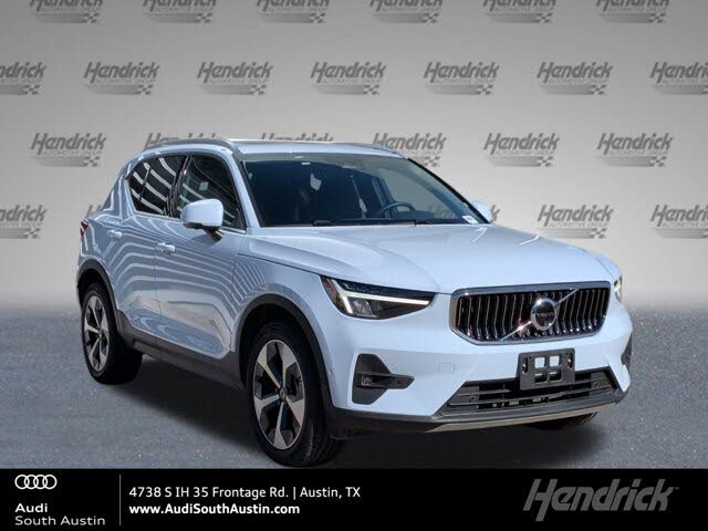 2025 Volvo XC40 B5 Plus Bright Theme AWD