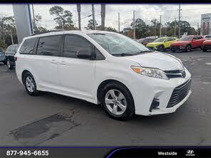 Toyota Sienna LE 7-Passenger FWD with Auto-Access Seat