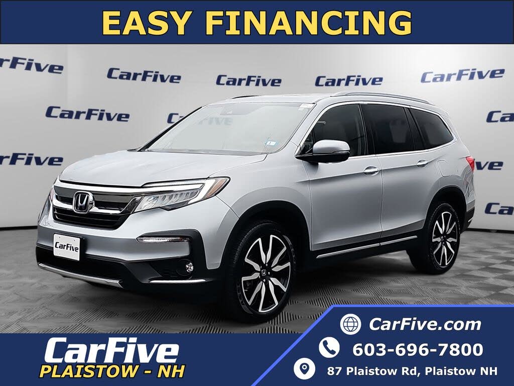 2021 Honda Pilot Touring AWD with Rear Captains Chairs