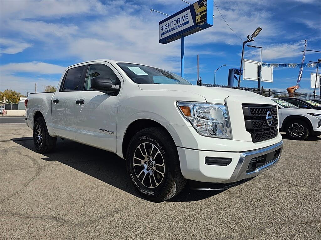 2022 Nissan Titan SV Crew Cab RWD
