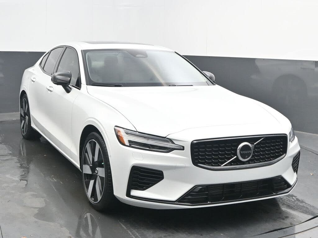 2024 Volvo S60 Recharge T8 Plus Dark Theme eAWD