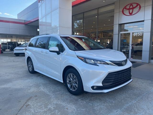 2026 Toyota Sienna XLE 7-Passenger FWD