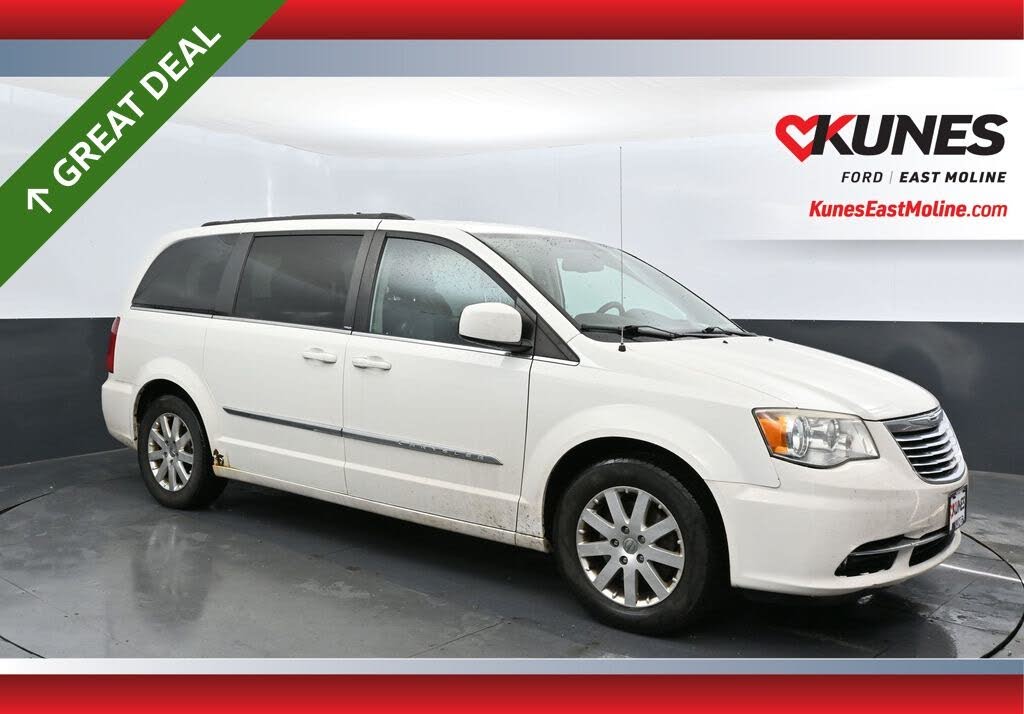 2013 Chrysler Town & Country Touring FWD