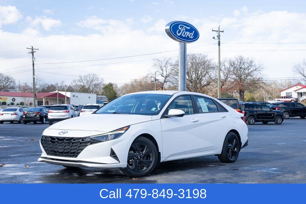 2022 Hyundai Elantra SEL FWD