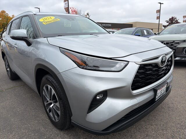 2024 Toyota Highlander XLE FWD