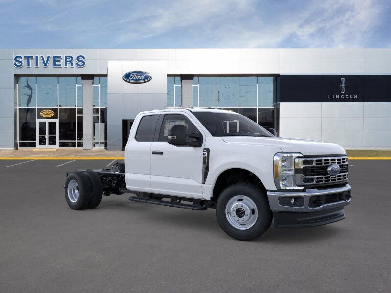 2026 Ford F-350 Super Duty Chassis XL SuperCab DRW 4WD