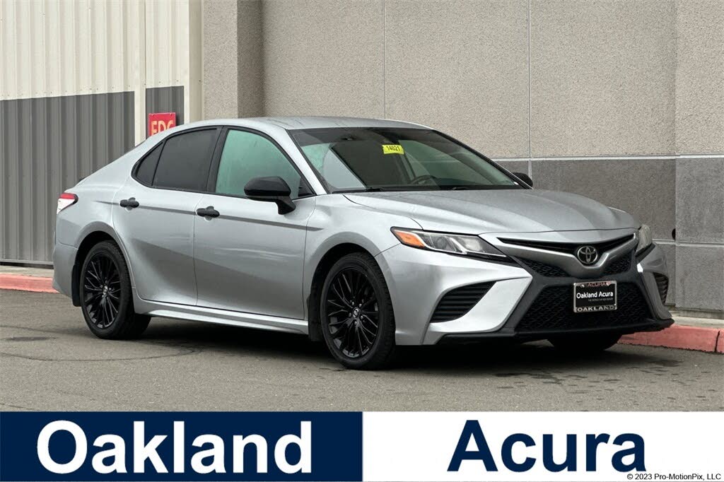 2019 Toyota Camry SE FWD