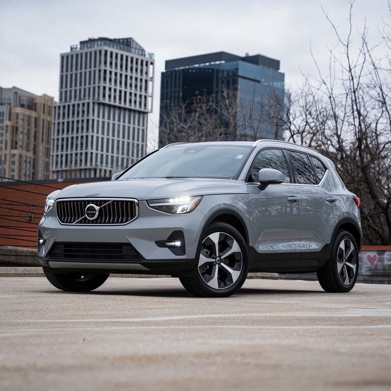 2025 Volvo XC40 B5 Plus Bright Theme AWD