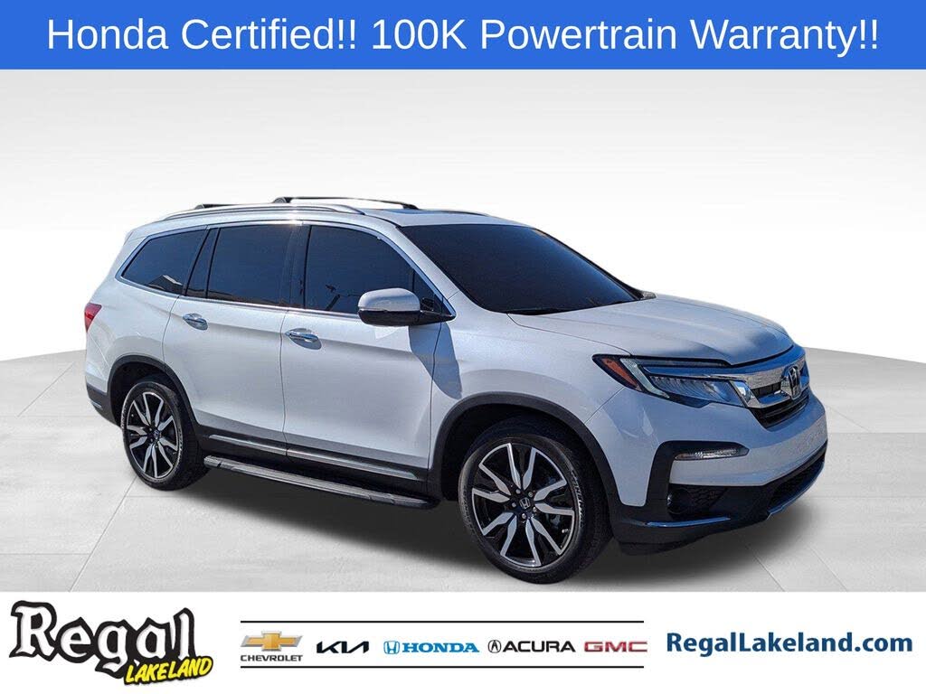 2022 Honda Pilot Touring FWD with Rear Captain's Chairs