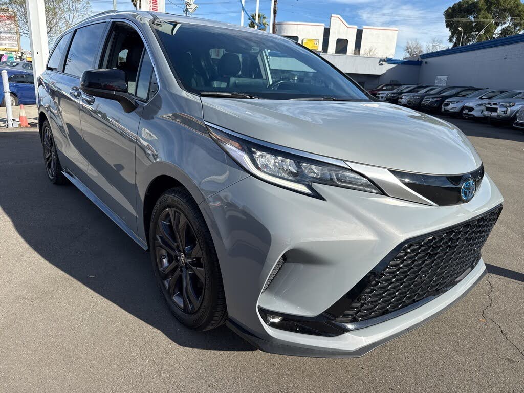 2024 Toyota Sienna XSE 7-Passenger FWD