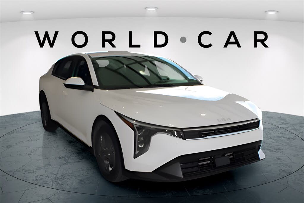 2025 Kia K4 LX FWD