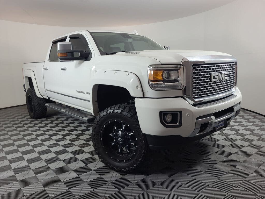 2016 GMC Sierra 2500HD Denali Crew Cab SB 4WD