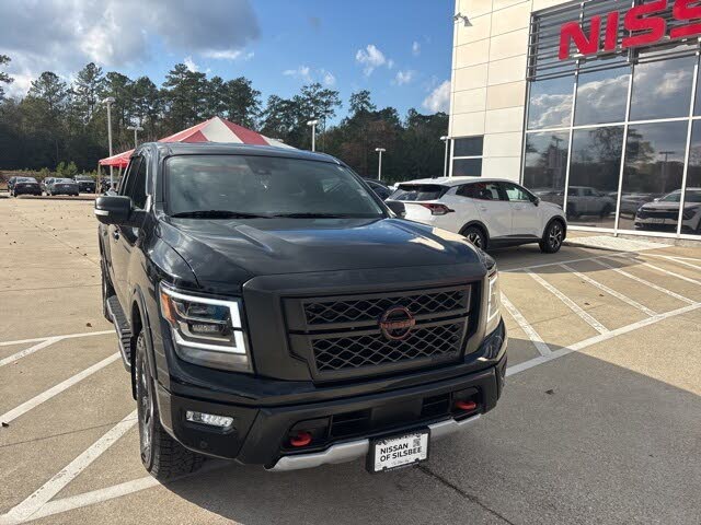 2024 Nissan Titan PRO-4X Crew Cab 4WD