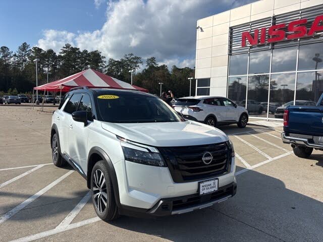 2025 Nissan Pathfinder Platinum FWD