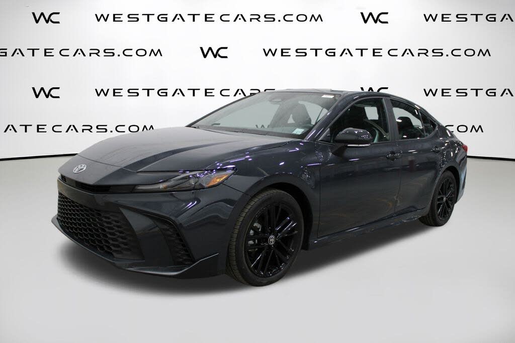 2025 Toyota Camry SE FWD