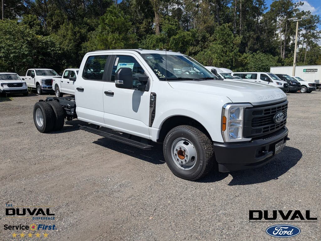 2025 Ford F-350 Super Duty Chassis XL Crew Cab DRW RWD