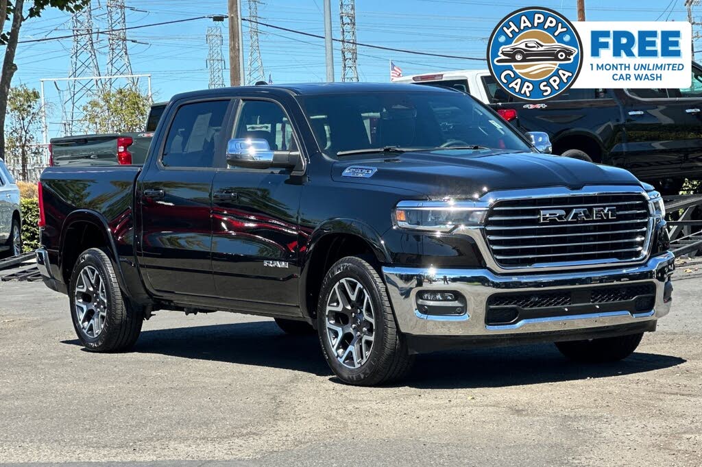 2025 RAM 1500 Laramie Crew Cab 4WD
