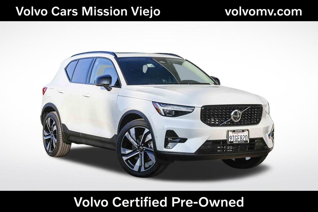 2025 Volvo XC40 B5 Ultra Dark Theme AWD