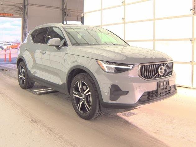 2025 Volvo XC40 B5 Core Bright Theme AWD