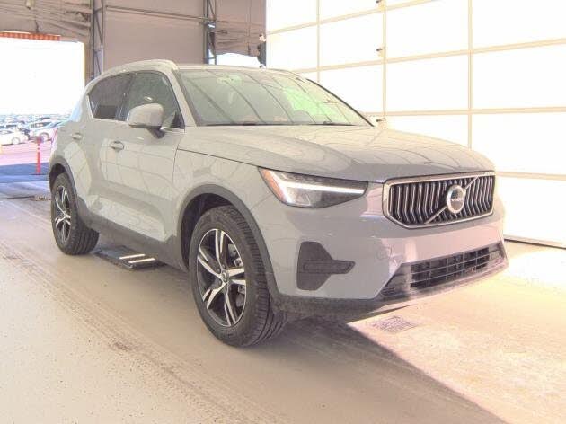 2025 Volvo XC40 B5 Core Bright Theme AWD