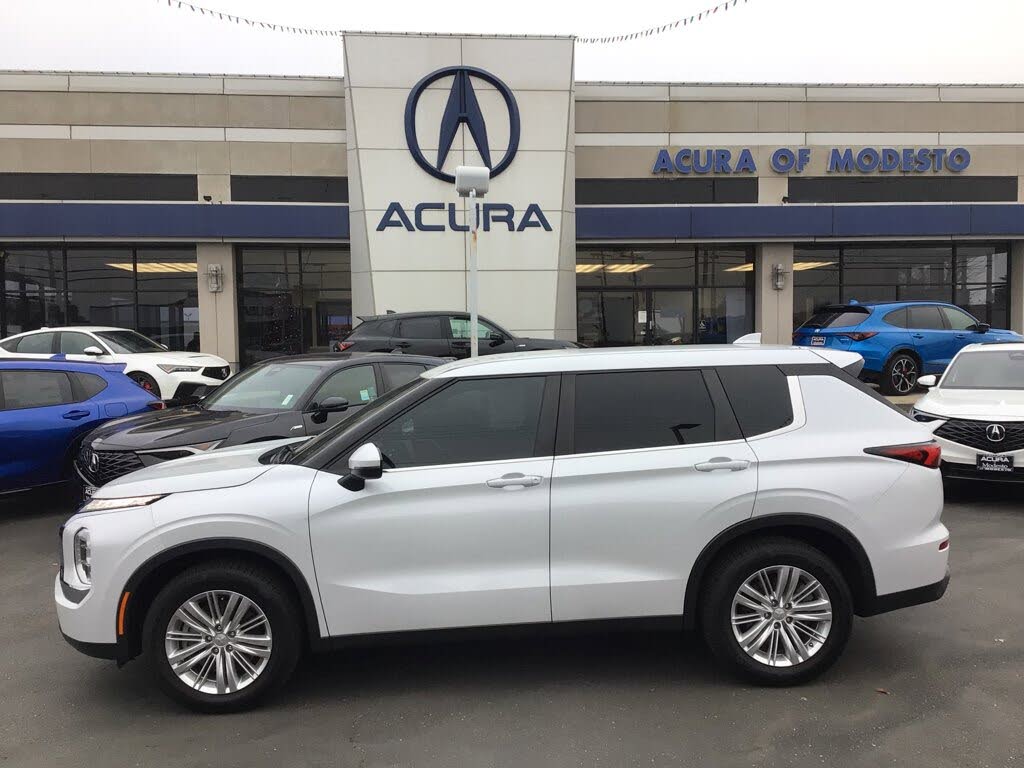 2022 Mitsubishi Outlander ES FWD