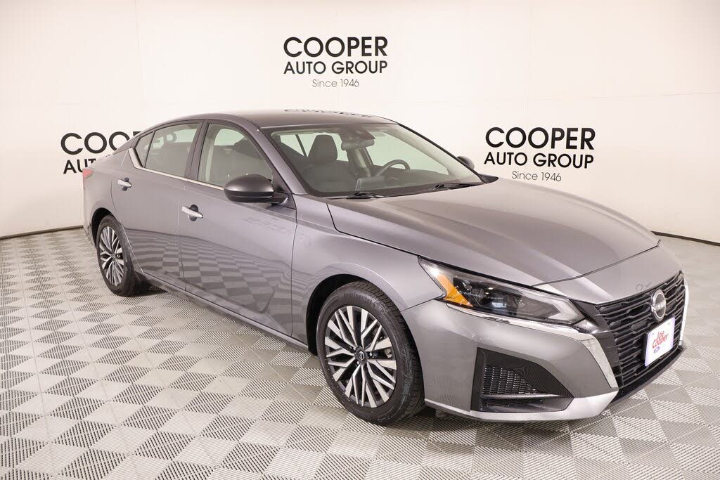 2024 Nissan Altima 2.5 SV FWD