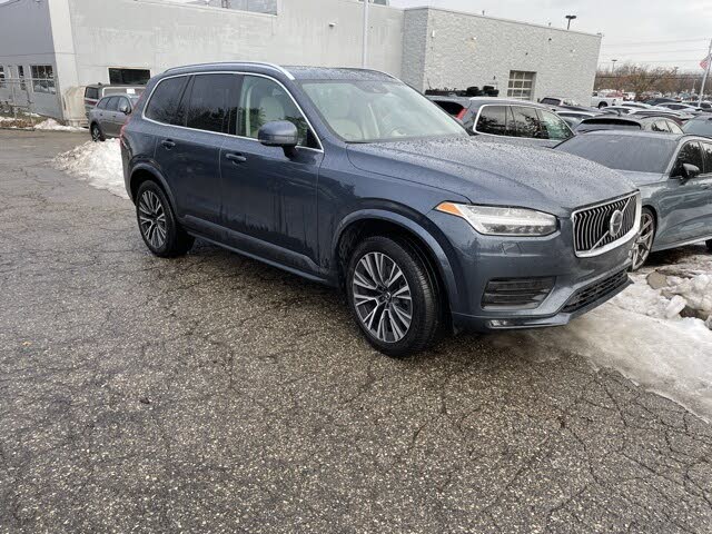 2022 Volvo XC90 T6 Momentum 7-Passenger AWD