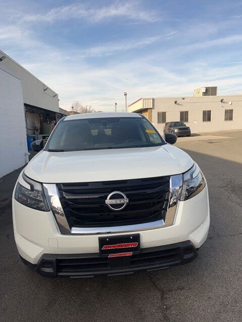 2024 Nissan Pathfinder S FWD