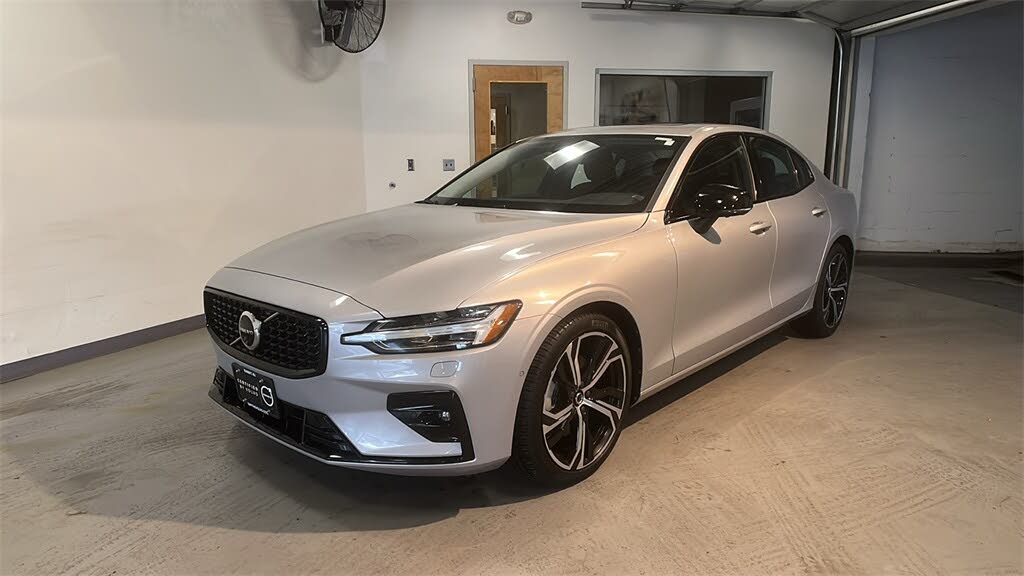 2025 Volvo S60 B5 Plus AWD