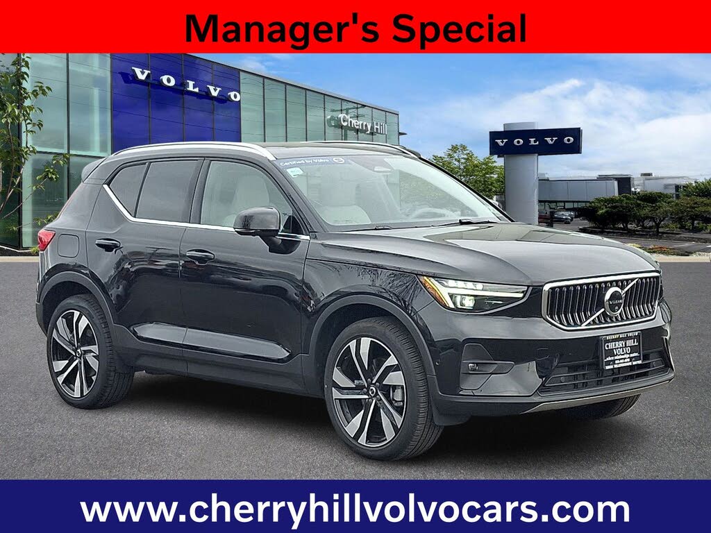 2025 Volvo XC40 B5 Ultra Bright Theme AWD
