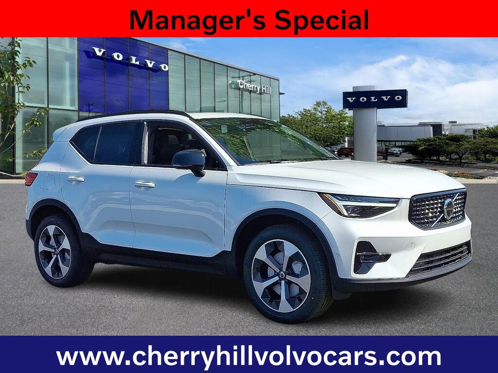 2025 Volvo XC40 B5 Plus Dark Theme AWD
