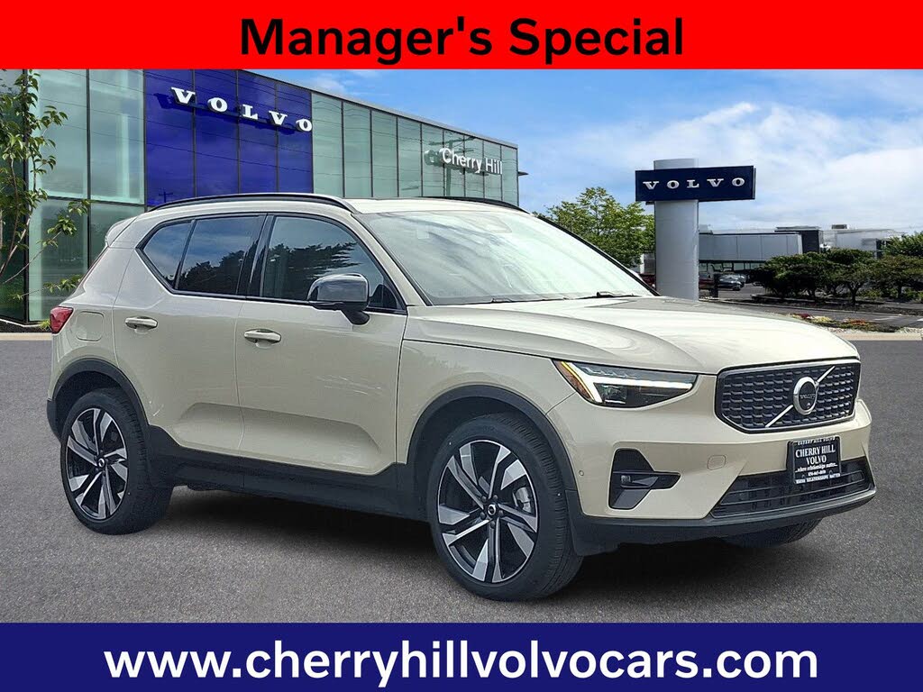 2025 Volvo XC40 B5 Ultra Dark Theme AWD