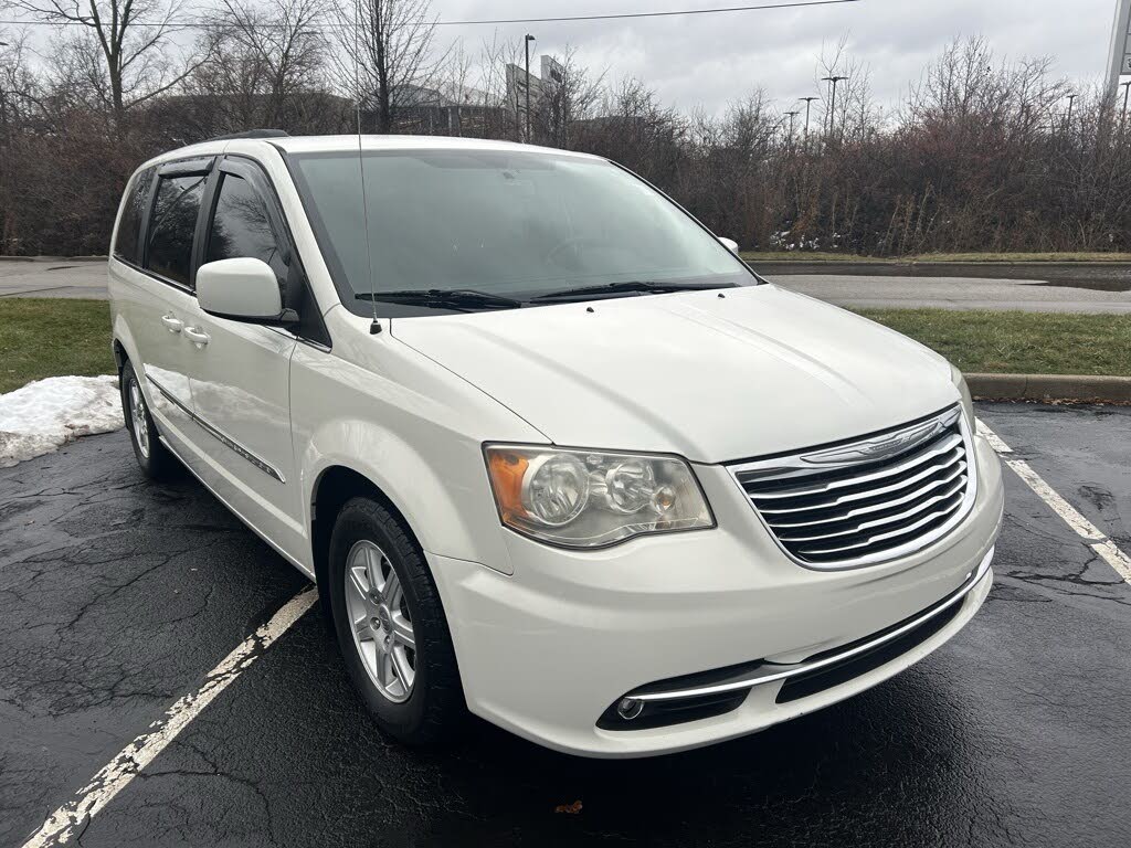 2012 Chrysler Town & Country Touring FWD