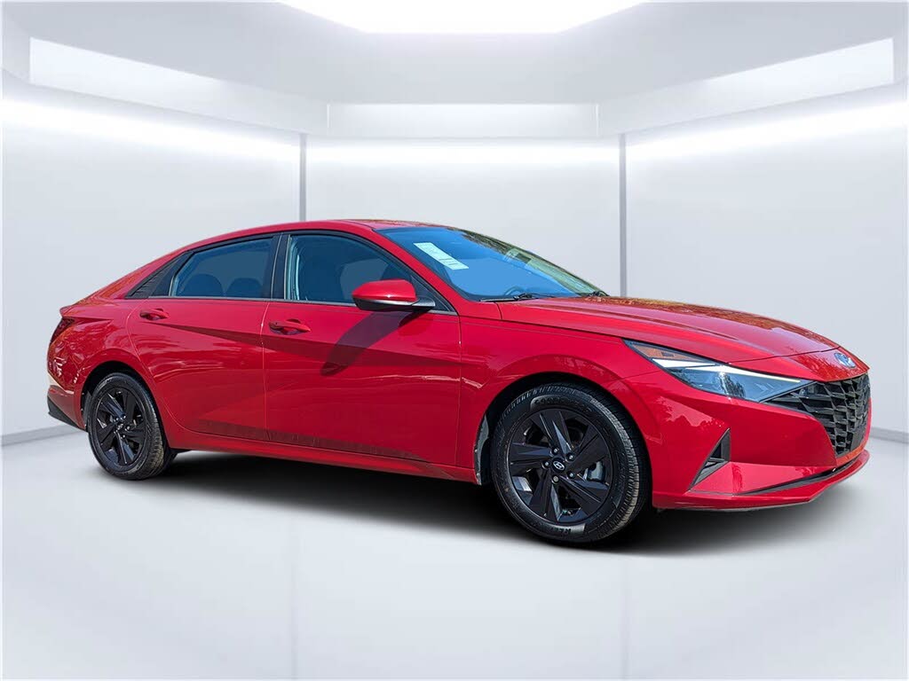 2022 Hyundai Elantra SEL FWD