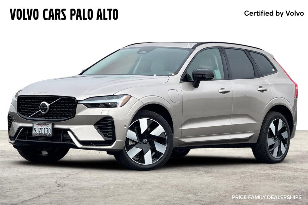 2024 Volvo XC60 Recharge T8 Plus Dark Theme eAWD