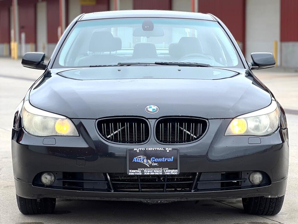2004 BMW 5 Series 530i Sedan RWD