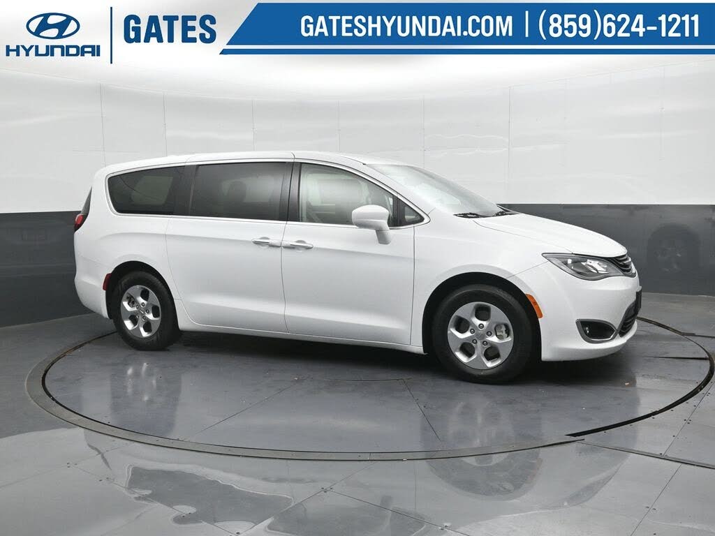 2017 Chrysler Pacifica Hybrid Touring Plus FWD