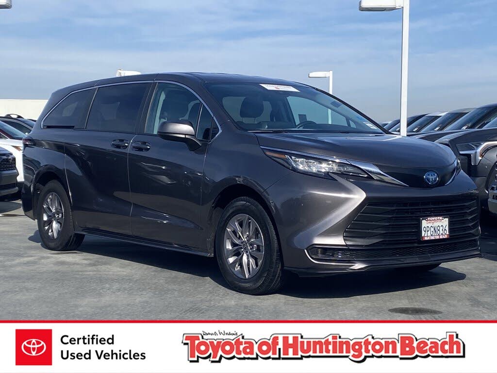 2023 Toyota Sienna LE 8-Passenger FWD