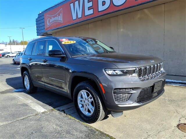 2023 Jeep Grand Cherokee Laredo 4WD