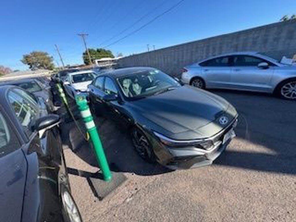 2025 Hyundai Elantra Limited FWD